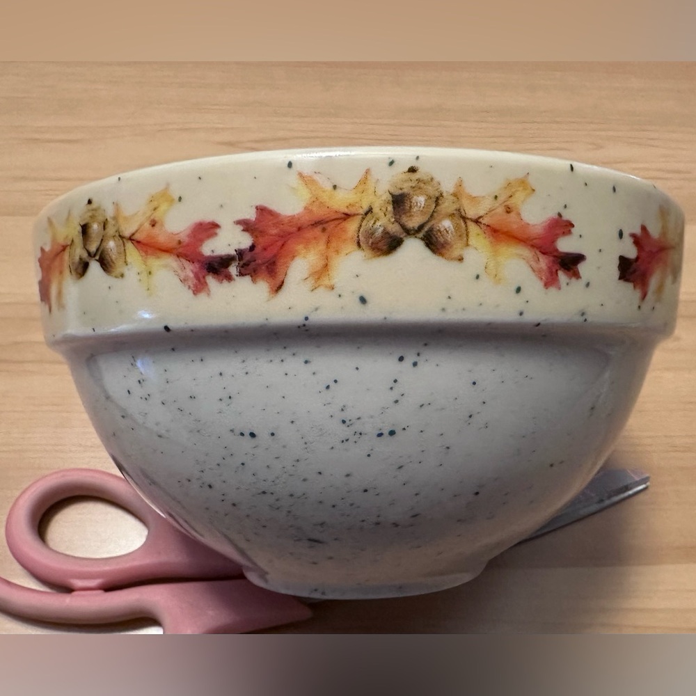 Vintage J.Q Outdoors Rivers edge deer bowl